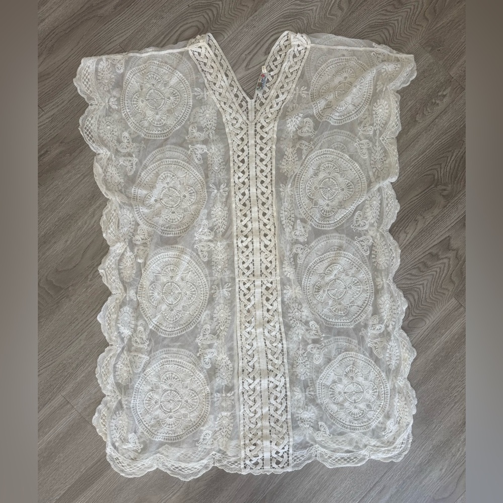 Elegant White Swinsuit Lace Cover-Up